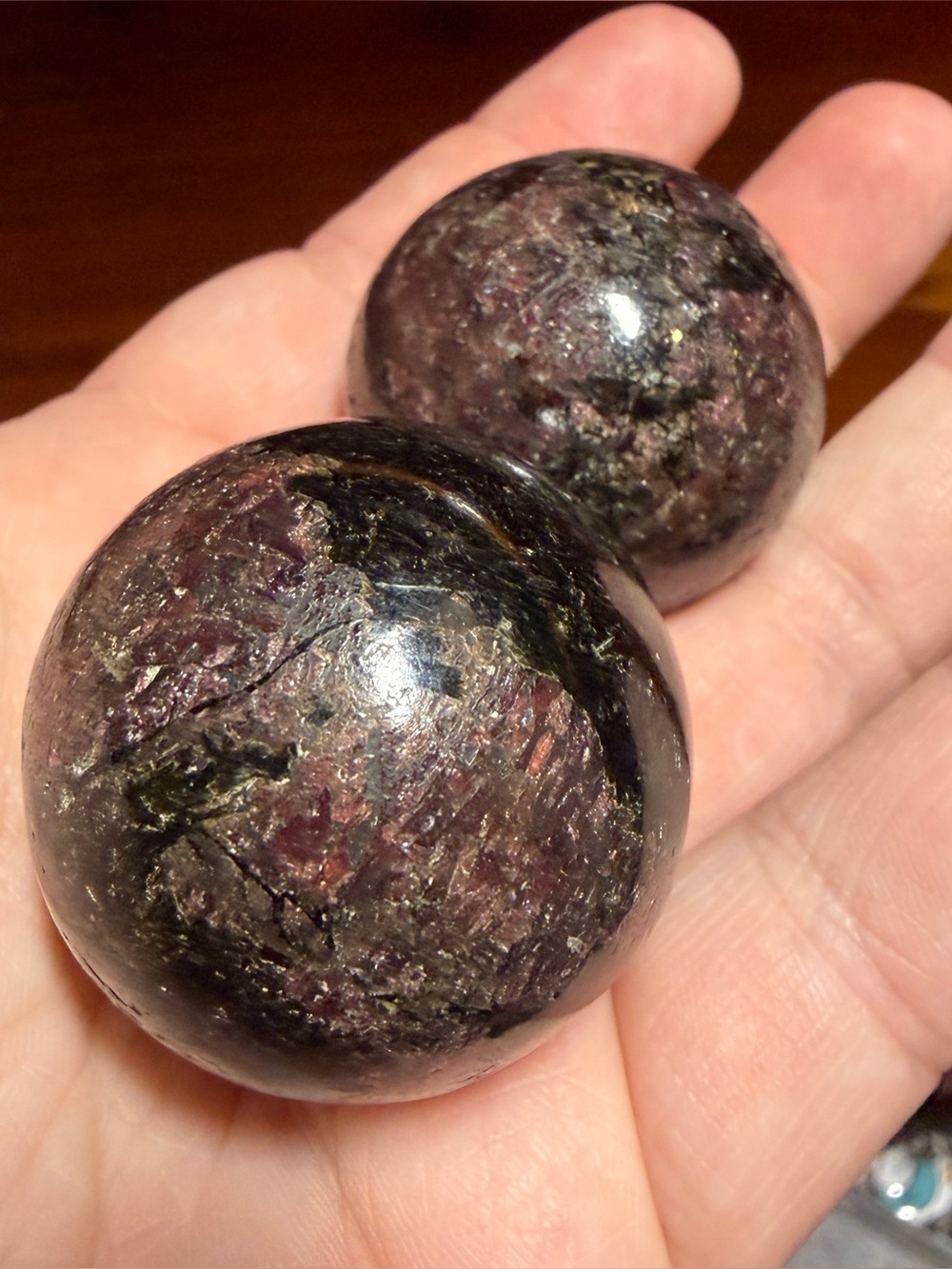 Garnet in apophyllite